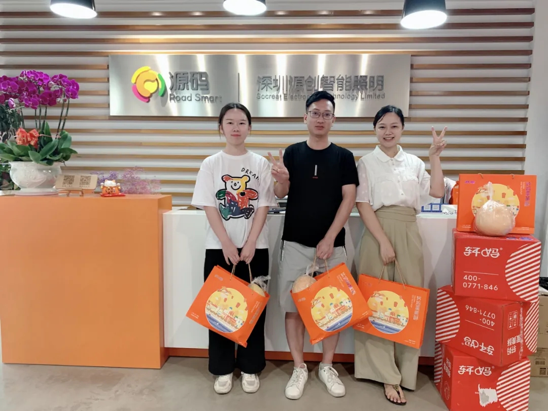 喜逢中秋加國慶，月圓家圓就團圓